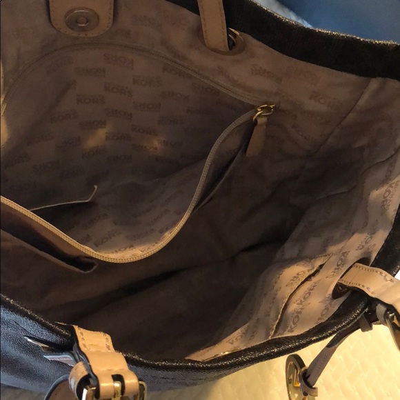 Micheal Kors Shoulder tote - Picture 3 of 3